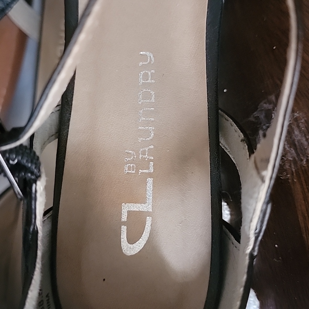 Flats - Picture 5 of 5